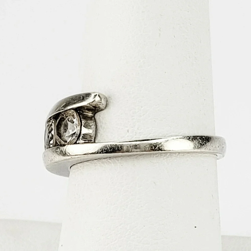 Ross Simons Bypass Ring Sterling Silver 7.75 Silver Graduated Channel Set Stone